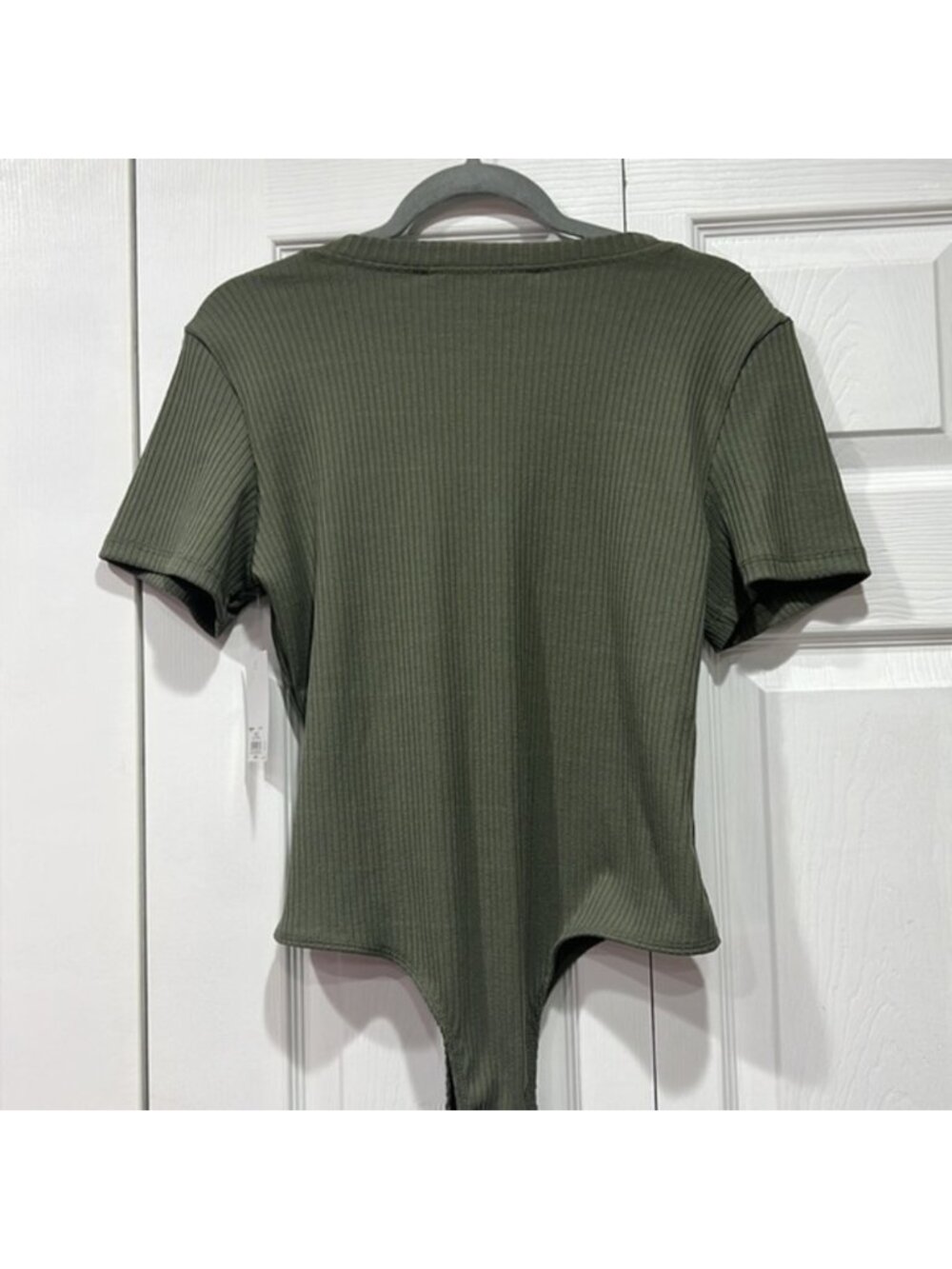 short sleeve green bodysuit - Picture 3 of 3